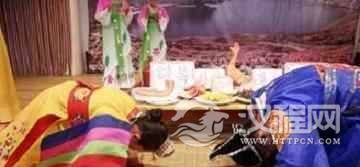 朝鲜族婚礼中的“踩麻袋”和“推木雁”是啥样的