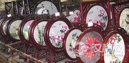 精美绝伦的布依族刺绣文化