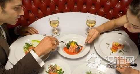 饭桌小意外：吃到太热或者变质的食物怎么办