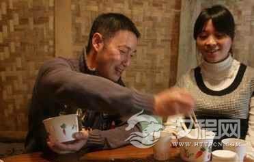 中餐礼仪：该怎么夹菜