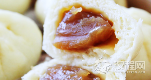 早茶经典点心：莲蓉包