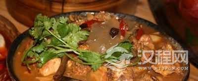 中国美食：小鸡炖蘑菇