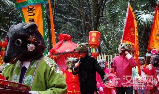 彝民山寨里。元宵节却称为“老鼠嫁女节”