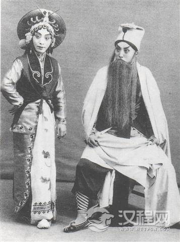 京剧《打渔杀家》李少春饰萧恩、侯玉兰饰萧桂英