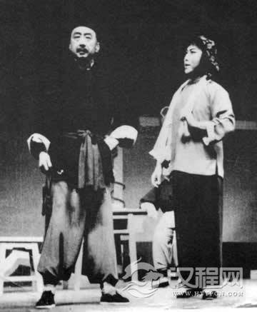 《年年有余》
