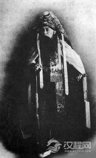 《回荆州》奚啸伯饰刘备