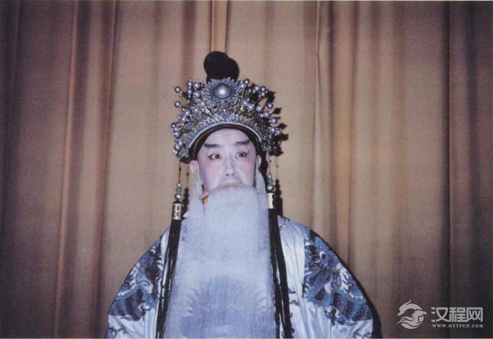 《哭灵牌》周正荣饰刘备