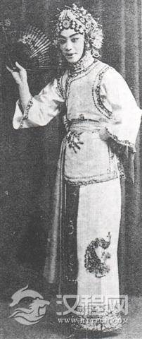 《花田错》筱翠花饰春兰