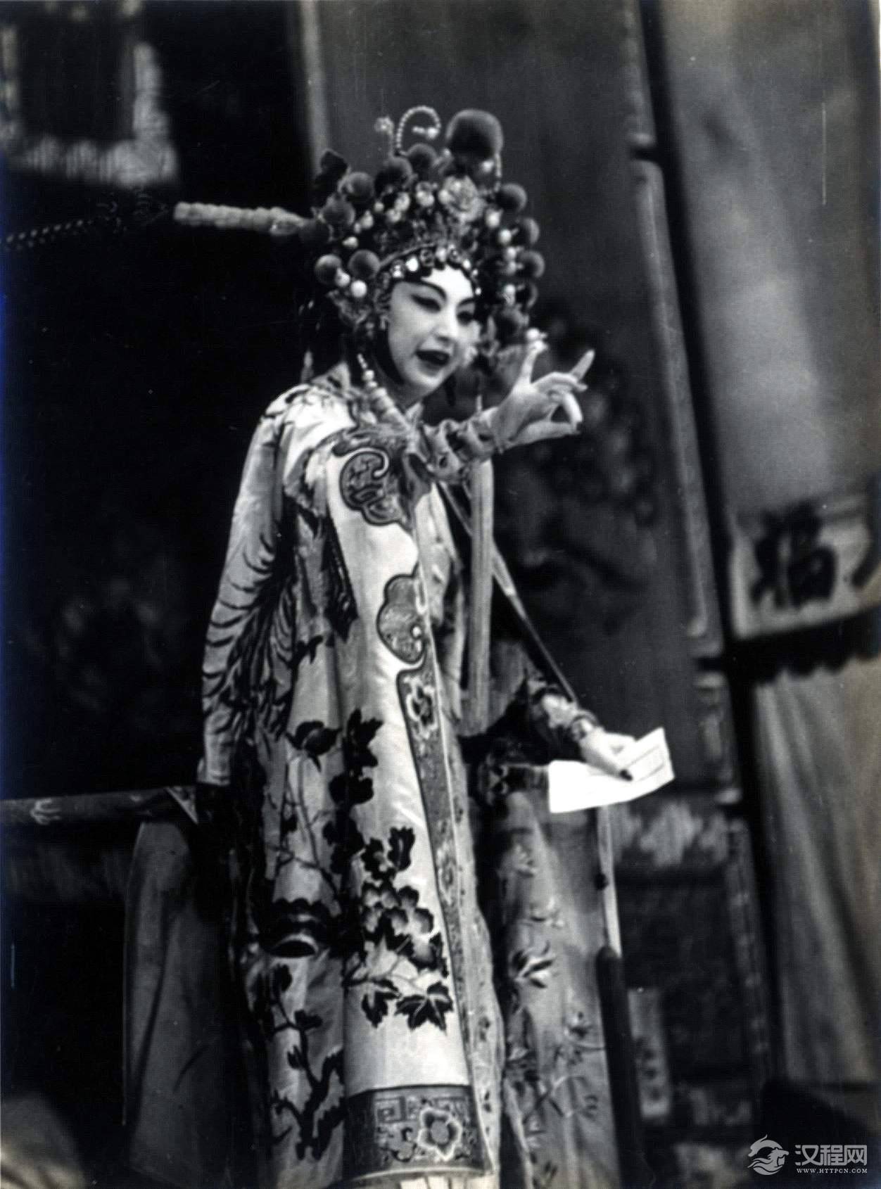 《樊江关》顾正秋饰薛金莲