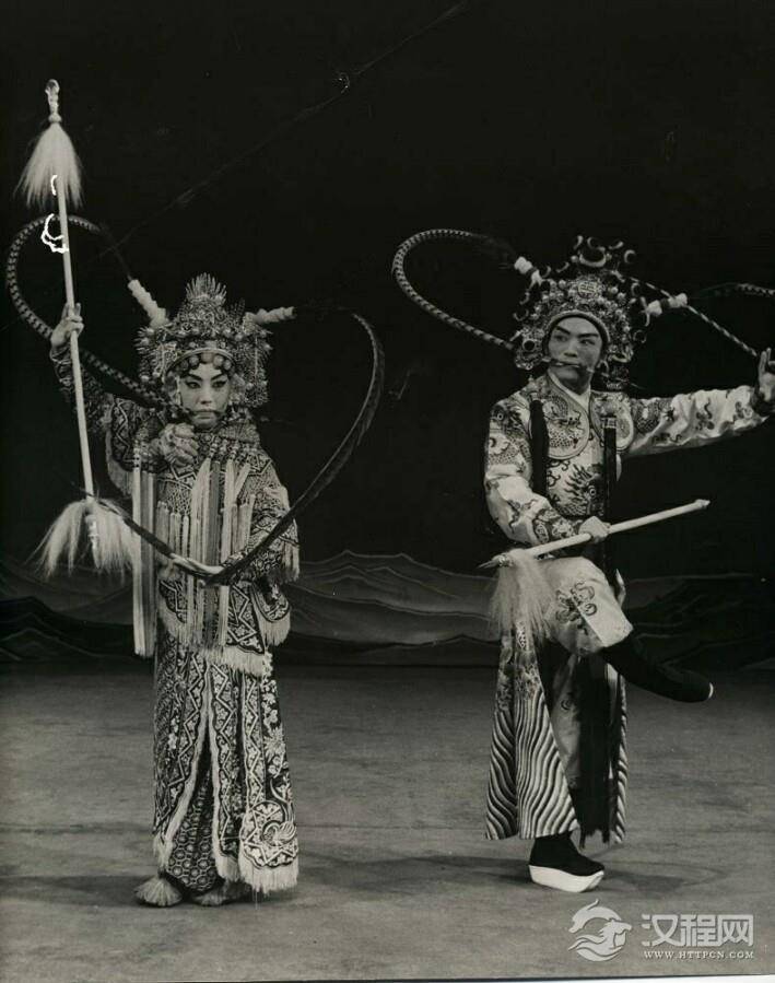 《凤凰二乔》高玉倩饰大乔、张云溪饰孙策