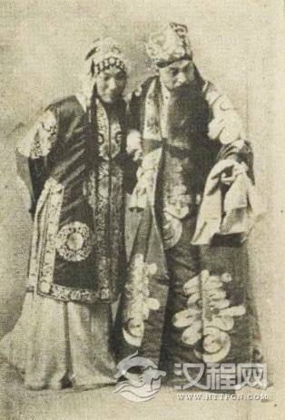 《二堂舍子》居恨侬饰王桂英、李洪春饰刘彦昌