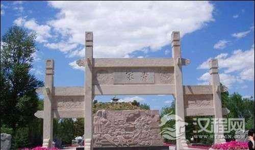 美女昭君的墓在哪里？昭君墓为什么又叫做青冢？