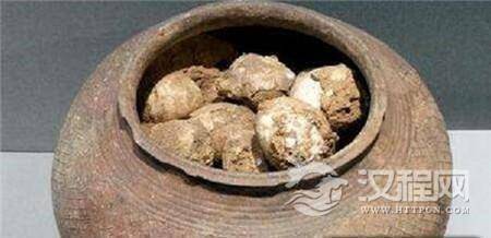 西周陶罐被挖掘装得满满的鸡蛋 距今2900多年