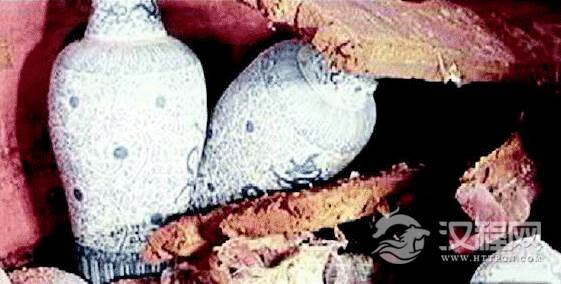 明十三陵为何就定陵被打开？墓内却什么都没有呢