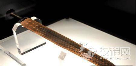 吴王夫差剑亮相西安：2400多年仍锋利无比