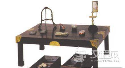 古代也有户外办公系统：乾隆曾配书写文具箱