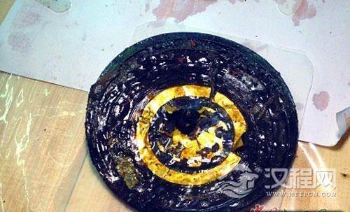 刘贺墓内棺现罕见梳妆盒 海昏侯金印或藏漆奁内