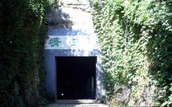 走访满城汉墓 探索千年未解之谜