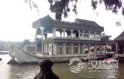 乾隆在颐和园中建造石船有何用意？
