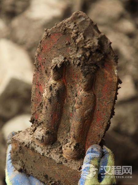 史无前例：曹操发迹地现巨大佛像坑