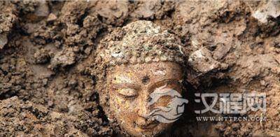 史无前例：曹操发迹地现巨大佛像坑