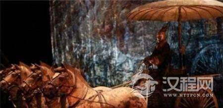 秦始皇陵初现秦军飞行兵 为何神似外星人?