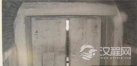 李莲英陵墓的这一现象 是风俗还是遭遇不测?