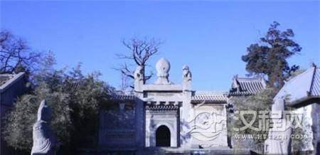 李莲英陵墓的这一现象 是风俗还是遭遇不测?