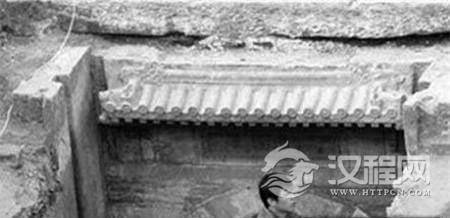 大太监李莲英墓地被挖开后 全场人惊愕！