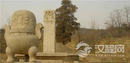 大太监李莲英墓地被挖开后 全场人惊愕！