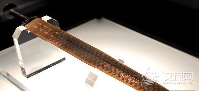 探究越王勾践剑之谜：八字铭文上的越王到底是谁