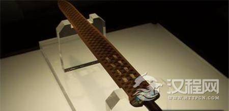 探究越王勾践剑之谜：八字铭文上的越王到底是谁