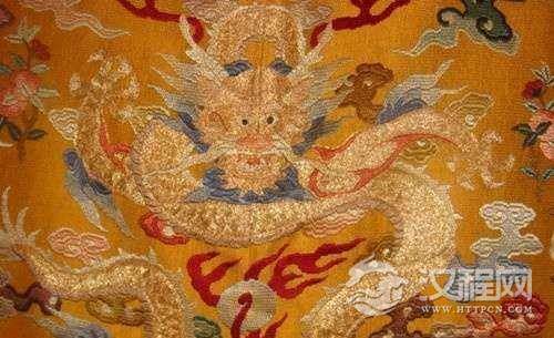 清朝皇帝的龙袍值多少钱？