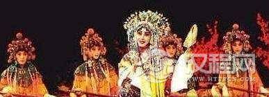 清朝宫中看戏：大臣什么时候可以笑要随着帝后