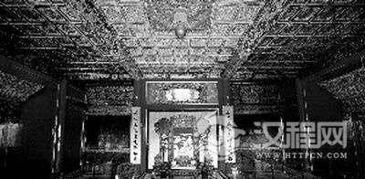 故宫“裸展”大体量文物 银鎏金六世班禅像登场