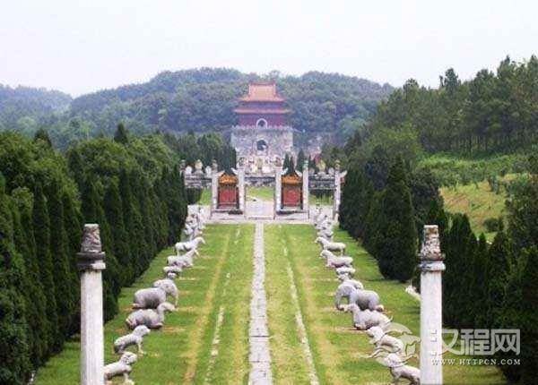 十三陵守陵部队探秘:新兵夜遇绣花鞋脸被吓白