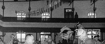 何应钦接降书腰弯得竟比日本人还低！丢人的胜利者