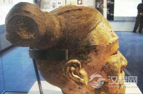 兵马俑之谜:兵马俑的奇异发型竟暗示这个秘密！