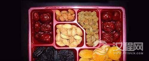 老北京的年味：梁实秋吃大锅炖肉 老舍买杂拌儿