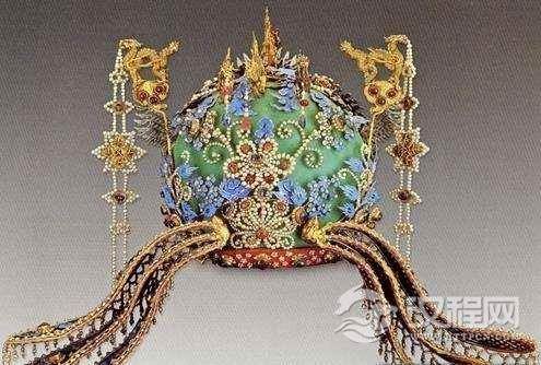 明朝服饰：明朝皇后燕居冠服