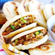 肉夹馍有了英文名：rougamo