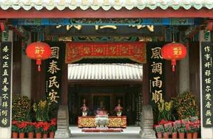 收录最经典的庙观对联，句句皆是传统文化精髓