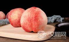 洗桃子不要只用清水，加点“它”桃毛自己脱落