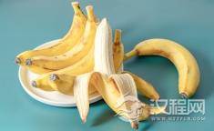 香蕉皮的这4个妙用，一年能省不少钱！看完之后，你还舍得扔吗？