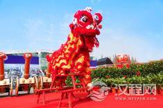 舞龙舞狮：中国民间舞蹈的传统与象征