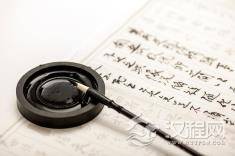 汉字造词法的灵活性与创新性