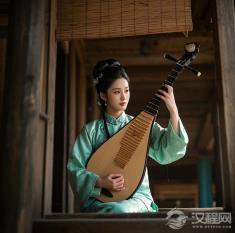 秦淮烟柳间的爱恨情仇：桃花扇新韵