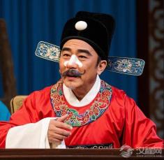 从《七品芝麻官》到《卷席筒》看豫剧诙谐叙事魅力