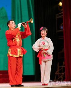 红绸唢呐奏响东北二人转新乐章