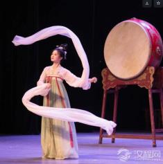 水袖击鼓热潮下传统与现代的碰撞融合